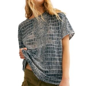 Free People Stylish snakeskin print Women's Tshirt